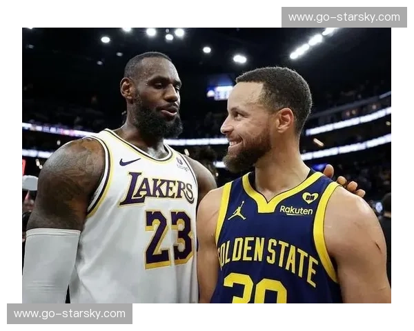 时代交响与王座之争：那些藏在“詹姆斯vs库里图片”背后的传奇史诗